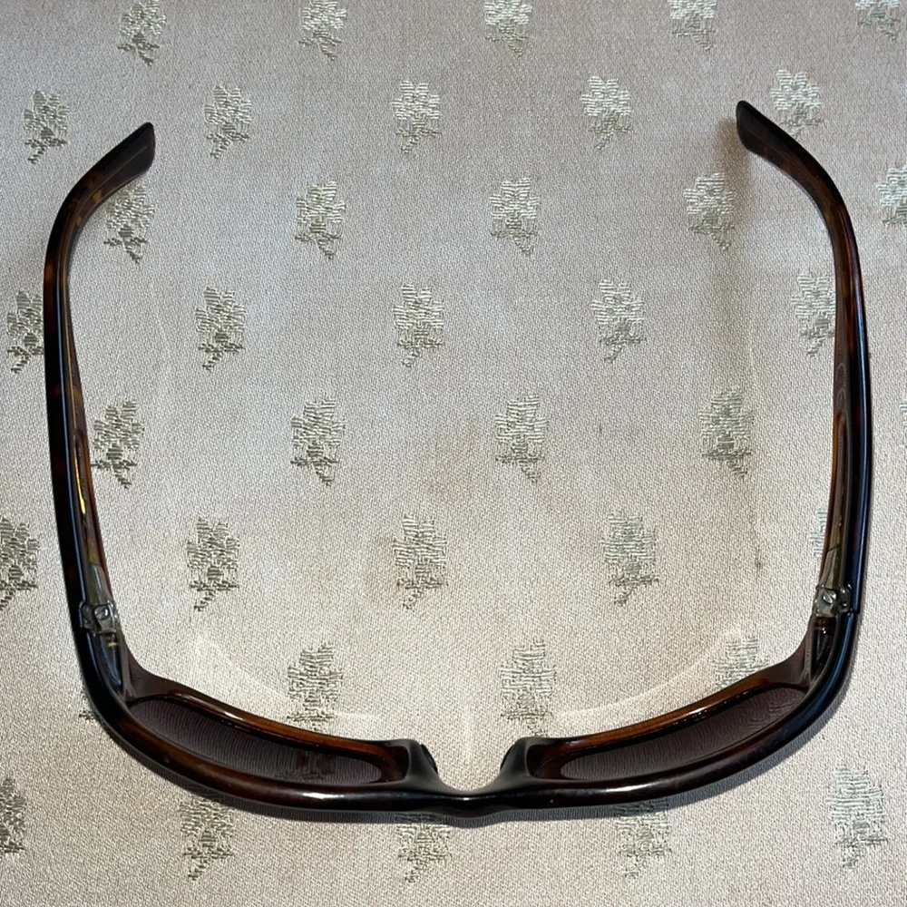 Maui Jim stingray sunglasses in very good condition. - Picture 3 of 10